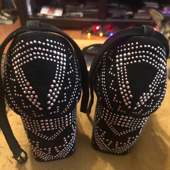 Beautiful Torrid studded suede heels! - Picture 1 of 7